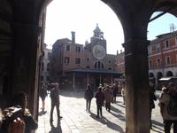 Am Fischmarkt nahe der Rialto-Brücke in Venedig
