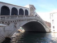 Rialto Brücke über den Canale Grande in Venedig