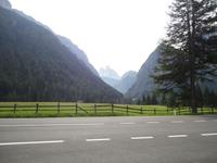 Die Drei Zinnen - im Hintergrund