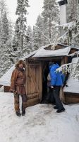 20250227_4 Mika lädt uns in die Hütte ein.jpg