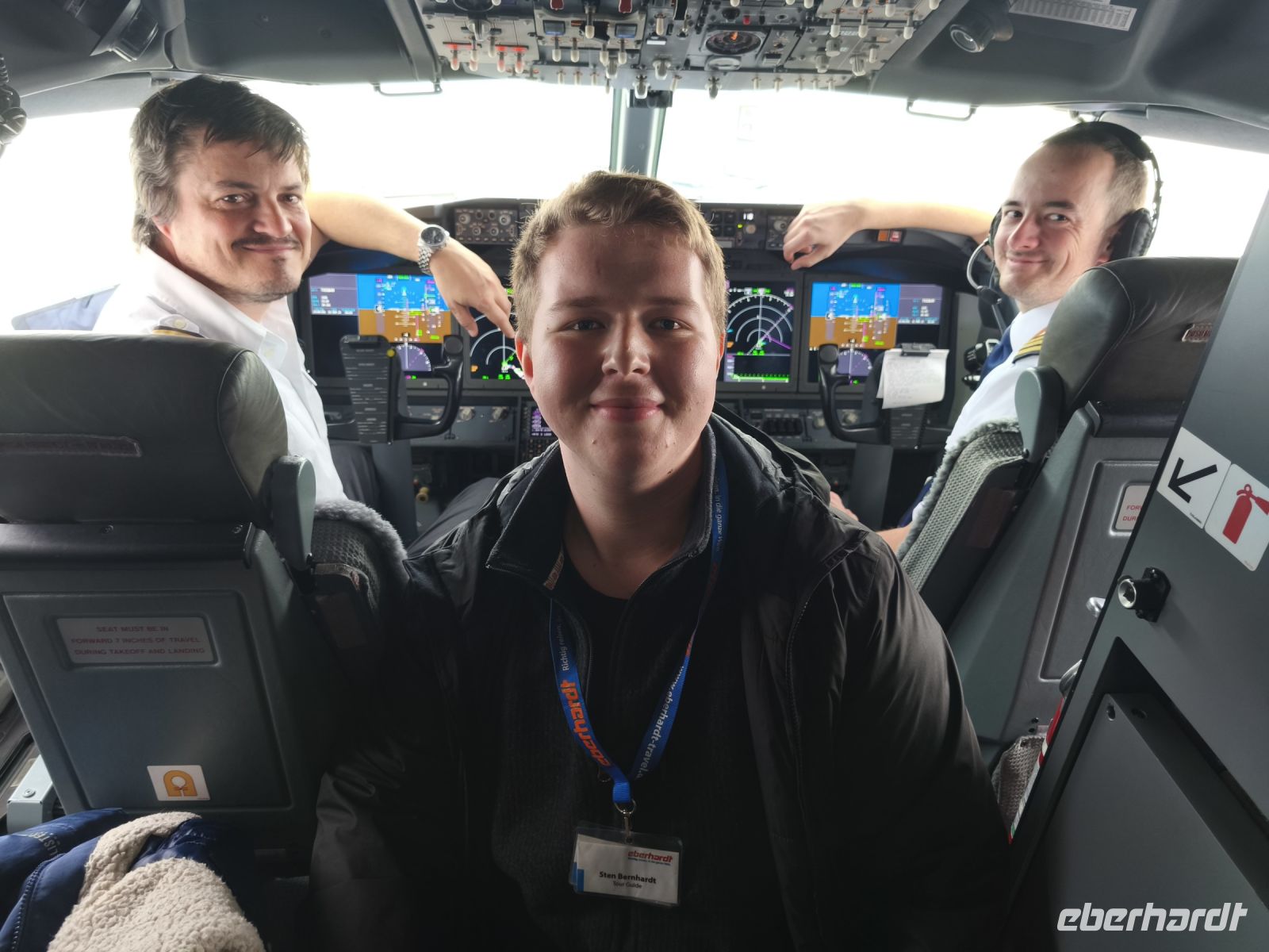 Reisebegleiter Sten Bernhardt im Cockpit