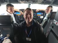 Reisebegleiter Sten Bernhardt im Cockpit