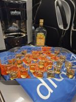 Verkostung von Moltebeeren-Likör