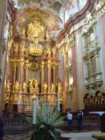 Goild überall in der Kirche