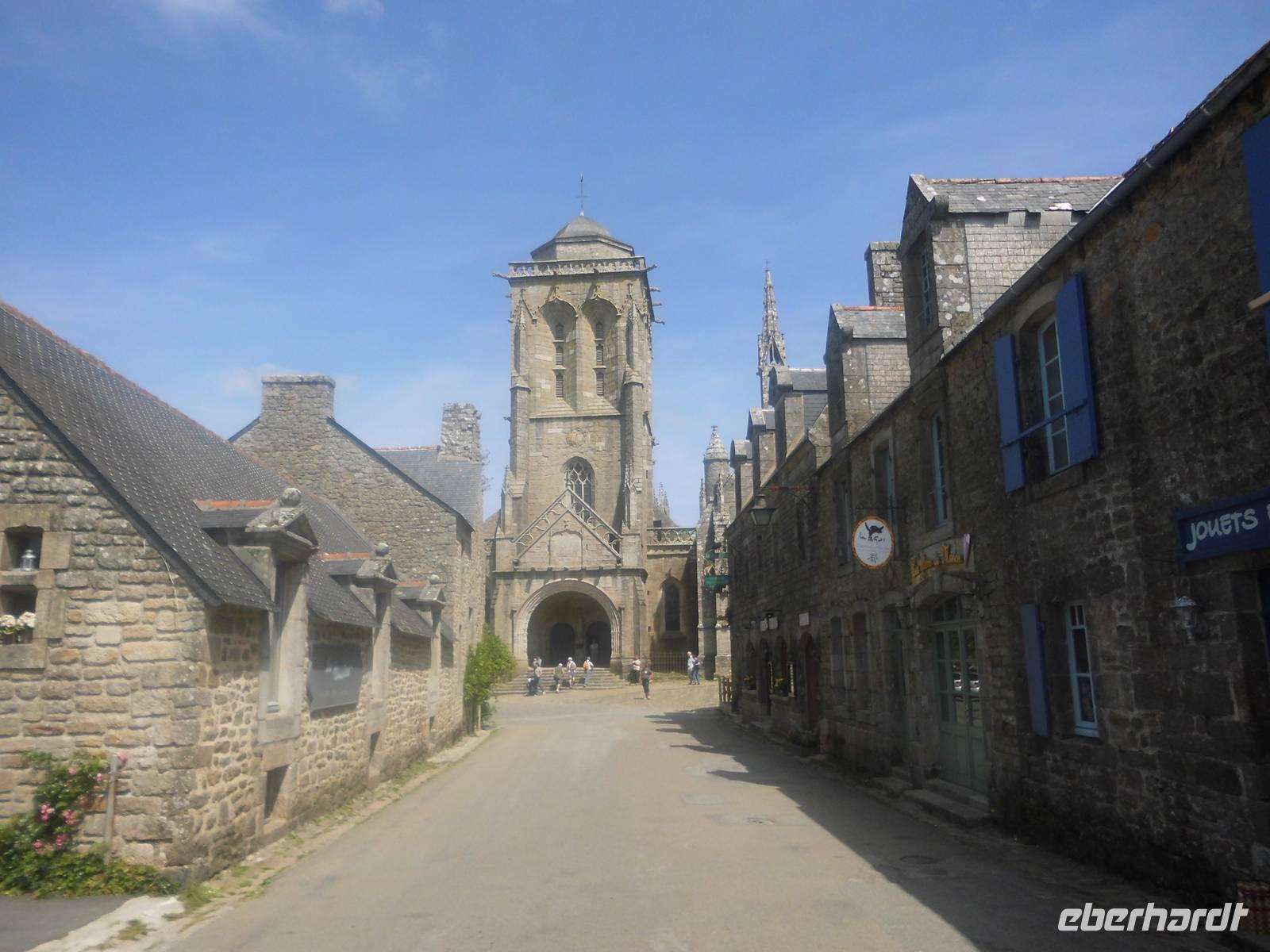 Locronan mit Kirche