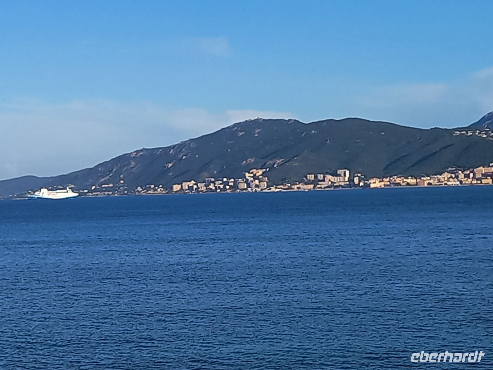 Blick vom Hotel U Paradiso zu den Blutfelsen