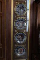 im Tellerzimmer von Schloss Fontainebleau 