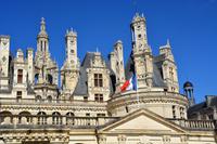 vor dem Eingang von Schloss Chambord