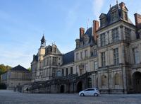 Am Morgen vor dem Schloß Fontainebleau