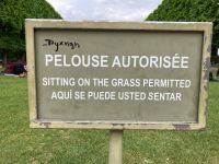 Paris - Jardin du Luxembourg, Rasenfläche zum Sitzen freigegeben....
