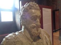 Schloss Blois, Büste von  Heinrich II.