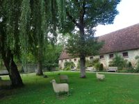 Wirtschaftsgebäude und Gärten