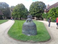 Wirtschaftsgebäude und Gärten