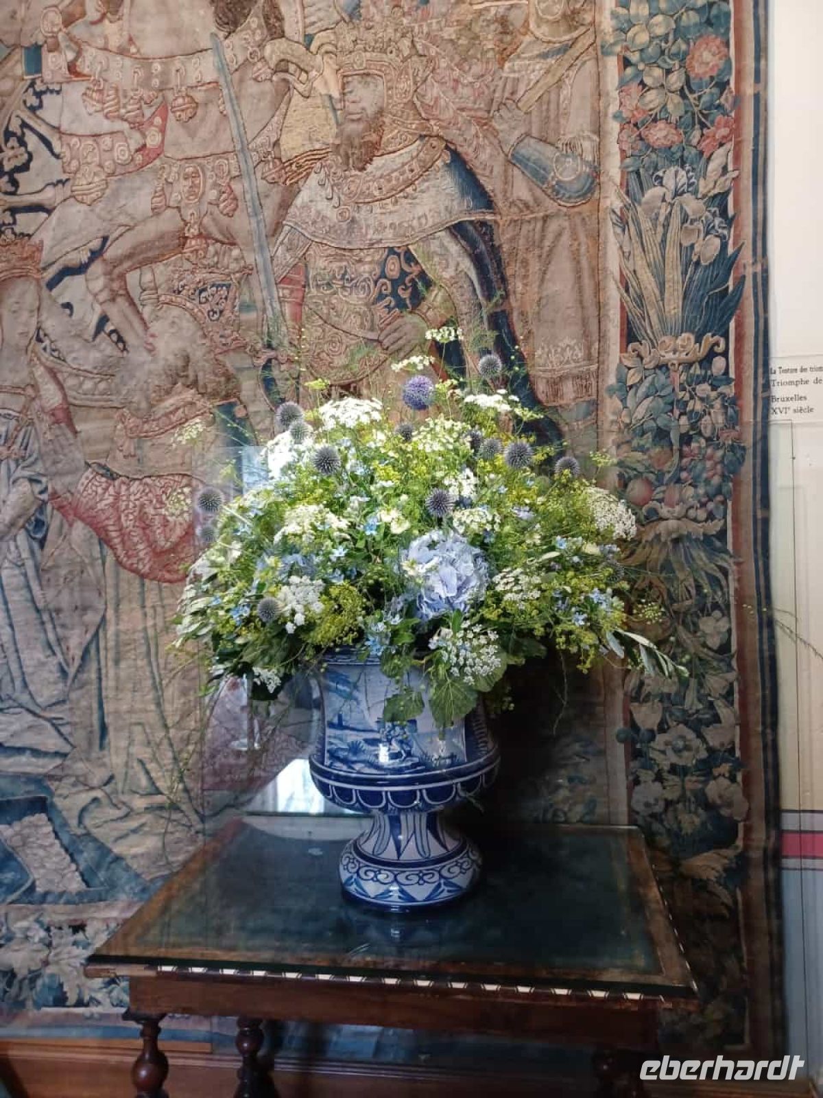 Chenonceau - frischer Blumenstrauß im Wanddekor