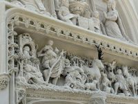 Fresken über dem Eingang der Schlosskapelle