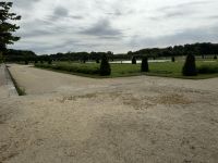 weitläufiger Schlosspark mit See