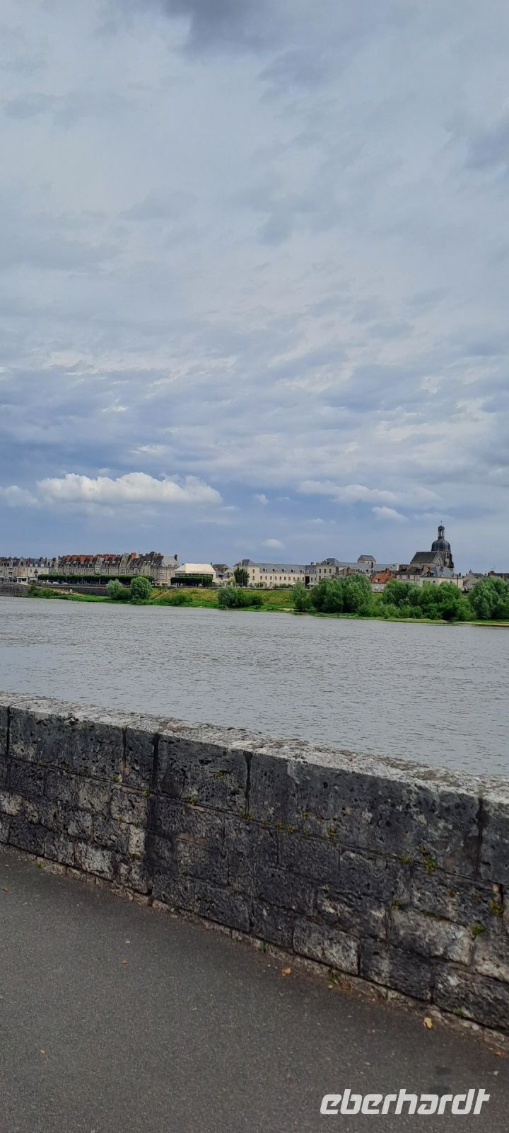 Blois, Blick über die Loire zum Schloss