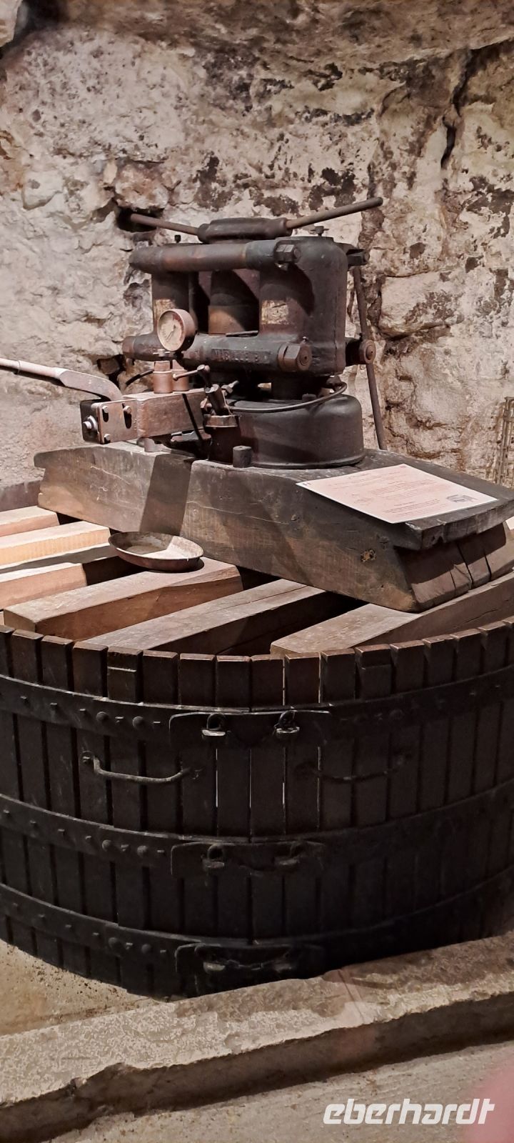 historische Weinpresse bei Pierre August