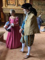 Blois - standesgemäß gekleidet