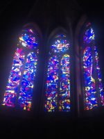 Besichtigung der Kathedrale in Reims: die Kirchenfenster von Marc Chagall