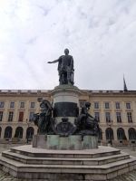Stadtführung durch Reims: Place Royale - „Platz des Königs“ - Bronzestatue von König Ludwig XV.
