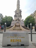Stadtführung durch Reims: Place Drouet d'Erlon - Fußgängerzone mit Restaurants