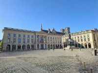 Reims (Place Royale bzw. Königsplatz mit Denkmal für Ludwig XV.)  &ndash; &copy; Katrin Deutschbein (Eberhardt TRAVEL)