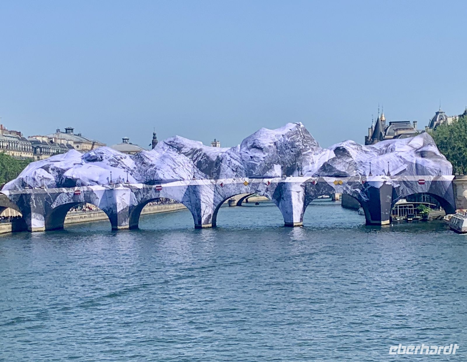 Paris JR pont Neuf &ndash; &copy;  (Eberhardt TRAVEL)