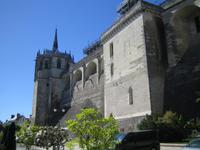Blick vom Loireufer auf Schloss Amboise