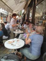 Kaffee und leckere Pralinen in Amboise 