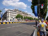 Paris, Champs Elysees in Erwartung der Rennfahrer der 100. Tour de France