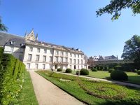 Freizeit in Tours: Musée des Beaux-Arts Garden, an der Kathedrale von Tours