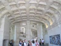 Wendeltreppe mit Deckengestaltung Symbolen Franz I.