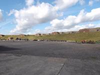 Artilleriefort Nelson, Paradeplatz mit Geschützstellungen im Hintergrund