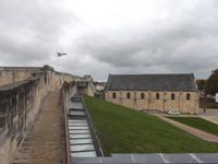 Befestigung am ehemaligen Donjon (Bergfried) in Caen mit Burgkirche