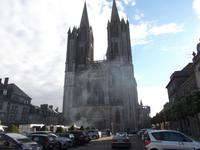 die Kathedrale von Coutances, Turmfront vom Markt her