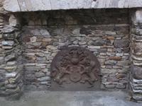 alter Kamin im Palast des Schlosses Gratot