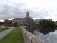 Gratot, Kirche vom Schloss aus