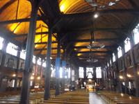 im Inneren der Holzkirche Sainte Catherine