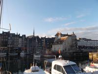 Hafen von Honfleur mit Blick auf die historische Hafenkommandantur