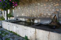 alter Brunnen im Ort