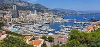 Der Jachthafen von Monaco vor Monte Carlo