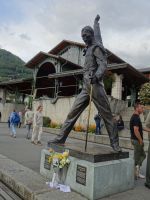 Montreux, Freddy-Mercury-Denkmal mit Markthalle