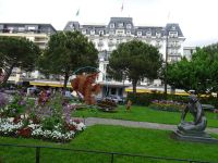 Montreux, Strandpromenade mit Grandhotel im Hintergrund