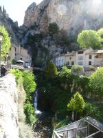 Moustiers-St.Marie, Blick entlang dem Fluss L´Adou
