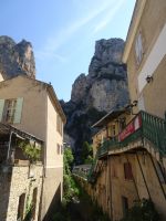 Moustiers-St. Marie, Blick entlang dem Fluss L´Adou