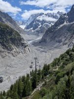 Gletscher Mer de Glace, die Gondelbahn bringt die Besucher zur Eishöhle &ndash; &copy; Sabine Möllering-Stork (Eberhardt TRAVEL)