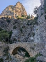 Historische Steinbogenbrücke auf dem Weg zur Kapelle &ndash; &copy; Sabine Möllering-Stork (Eberhardt TRAVEL)