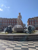 Sonnenbrunnen (Fontaine du Soleil) auf dem Place de Masséna in Nizza &ndash; &copy; Sabine Möllering-Stork (Eberhardt TRAVEL)