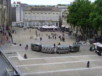 Vor dem Papstpalast in Avignon
